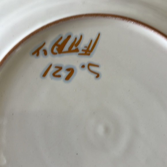 Majolica signed grape ceramic pottery plate. Hand painted. Signed & #!l - Picture 3 of 6